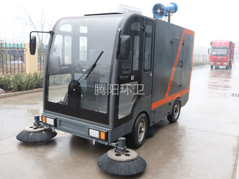 ty-2400型電動(dòng)駕駛式掃地車