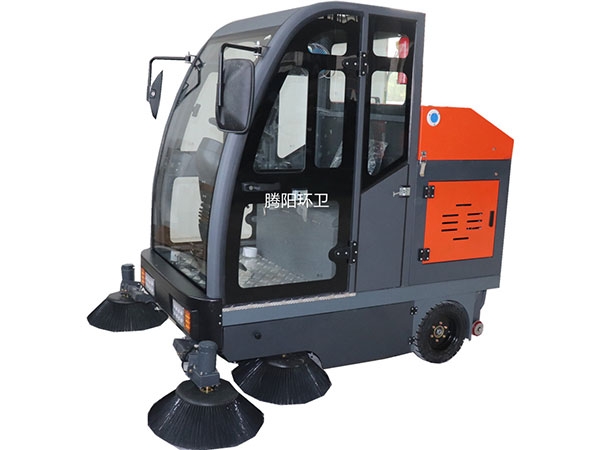 TY-1900型電動(dòng)駕駛式掃地車
