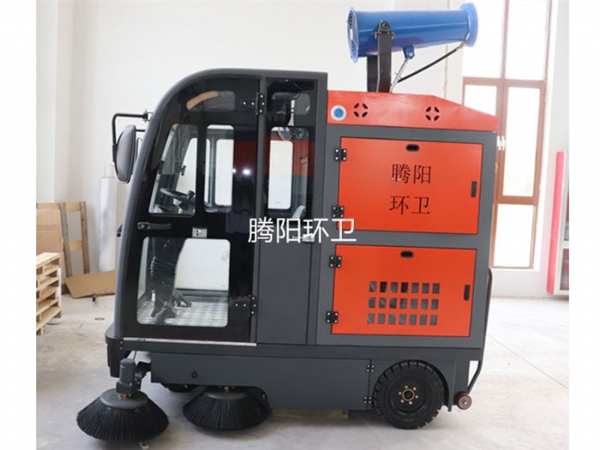 TY-2000型電動(dòng)駕駛式掃地車