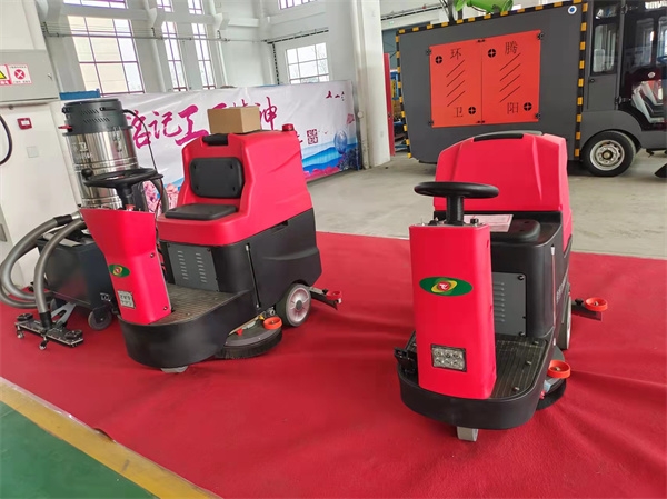 駕駛式電動(dòng)洗地機(jī)商場使用實(shí)拍