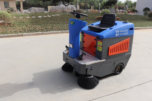 　小型電動(dòng)掃地車優(yōu)勢(shì)