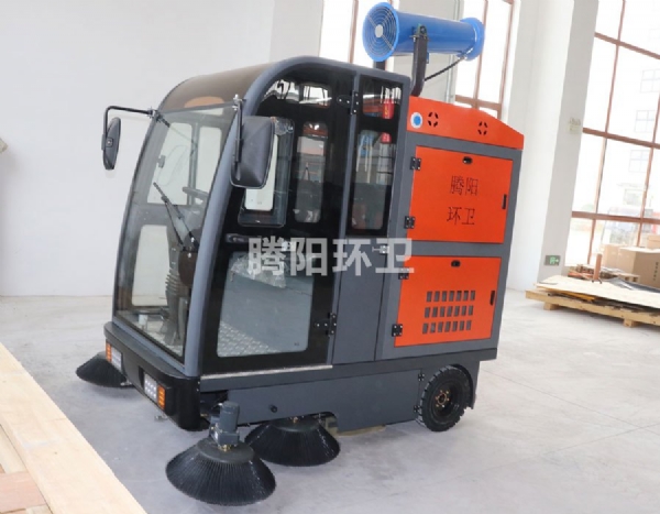 告別寒風(fēng)煎熬！全封閉掃地車守護(hù)冬季清潔人